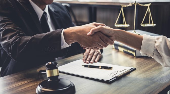 Good service cooperation of Consultation between a male lawyer a